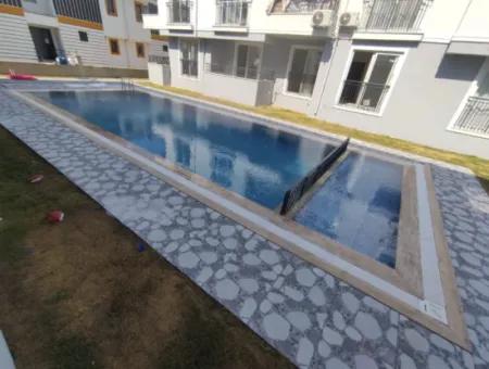 2 1 Wohnung In Einem Luxuskomplex Mit Pool Zum Verkauf In Ortaca Karaburun